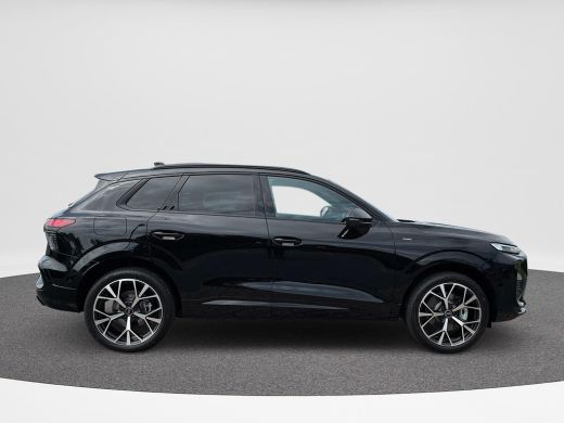 Audi Q3 1.5 200kW e-hybrid S edition | PHEV | SOH 100% | 272 Pk | Pano Dak | Trekhaak | A-Camera | Leder | ActivLease financial lease