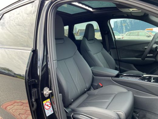 Audi Q3 1.5 200kW e-hybrid S edition | PHEV | SOH 100% | 272 Pk | Pano Dak | Trekhaak | A-Camera | Leder | ActivLease financial lease