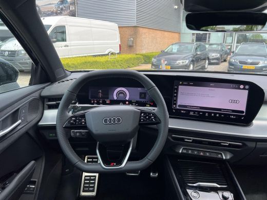 Audi Q3 1.5 200kW e-hybrid S edition | PHEV | SOH 100% | 272 Pk | Pano Dak | Trekhaak | A-Camera | Leder | ActivLease financial lease