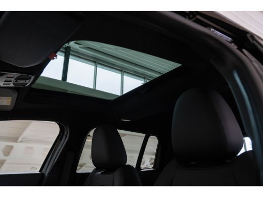 Jeep Avenger 1.2 e-Hybrid Black Edition | Schuif-Kantel Dak | Navigatie | Camera | Keyless | Elektrische Achte... ActivLease financial lease