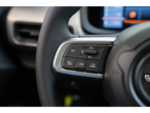 Jeep Avenger 1.2 e-Hybrid Black Edition | Schuif-Kantel Dak | Navigatie | Camera | Keyless | Elektrische Achte... ActivLease financial lease