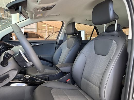 Kia Niro 1.6 GDi Hybrid DynamicLine | Nu met &euro;3.000,- inruilpremie | Informeer naar de beschikbaarheid | ActivLease financial lease