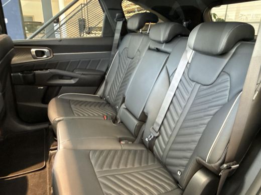 Kia Sorento 1.6 T-GDi Plug-in Hybrid 4WD ExecutiveLine 7p. | Tot 10 jaar garantie | Informeer naar de beschik... ActivLease financial lease