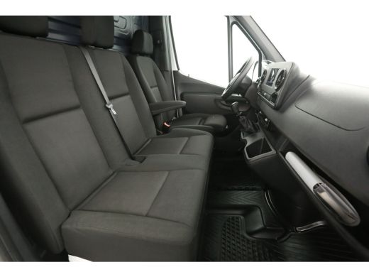 Mercedes-Benz Sprinter 317 CDI L2H2 170PK | Airco | Camera | Cruise | 3 Zits | Carplay ActivLease financial lease