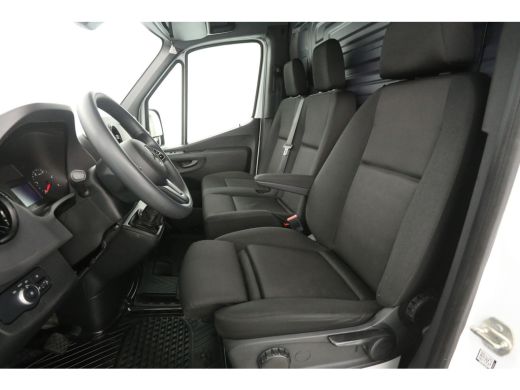 Mercedes-Benz Sprinter 317 CDI L2H2 170PK | Airco | Camera | Cruise | 3 Zits | Carplay ActivLease financial lease