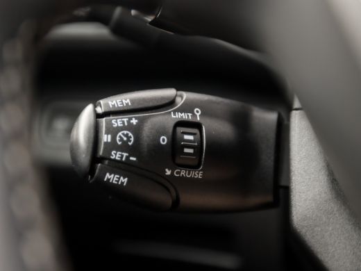 Peugeot 5008 1.2 PureTech Sport 7 Persoons Automaat (APPLE CARPLAY, GROOT NAVI, 360 CAMERA, GETINT GLAS, SPORT... ActivLease financial lease