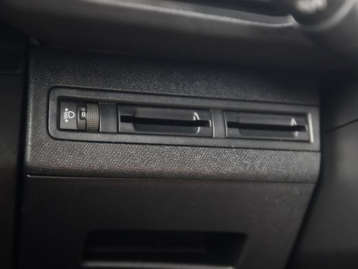 Peugeot 5008 1.2 PureTech Sport 7 Persoons Automaat (APPLE CARPLAY, GROOT NAVI, 360 CAMERA, GETINT GLAS, SPORT... ActivLease financial lease