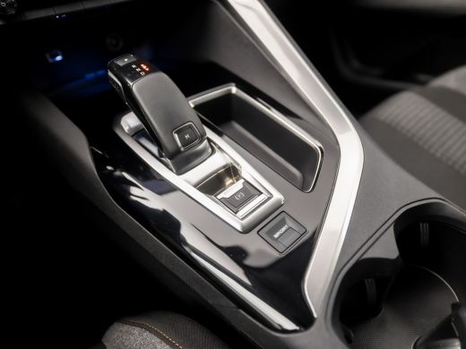Peugeot 5008 1.2 PureTech Sport 7 Persoons Automaat (APPLE CARPLAY, GROOT NAVI, 360 CAMERA, GETINT GLAS, SPORT... ActivLease financial lease