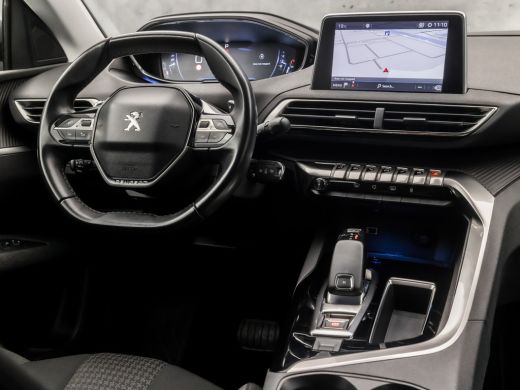 Peugeot 5008 1.2 PureTech Sport 7 Persoons Automaat (APPLE CARPLAY, GROOT NAVI, 360 CAMERA, GETINT GLAS, SPORT... ActivLease financial lease