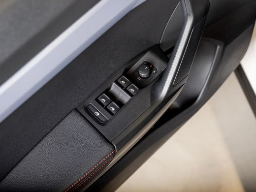 Seat Arona 1.0 TSI FR Business Connect / 110pk / Trekhaak / Dodehoek herkenning / Stoelverwarming / ActivLease financial lease