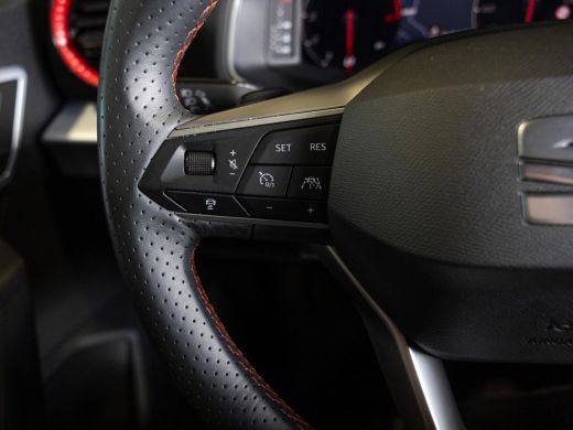 Seat Arona 1.0 TSI FR Business Connect / 110pk / Trekhaak / Dodehoek herkenning / Stoelverwarming / ActivLease financial lease