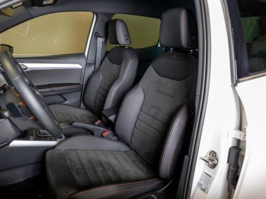 Seat Arona 1.0 TSI FR Business Connect / 110pk / Trekhaak / Dodehoek herkenning / Stoelverwarming / ActivLease financial lease