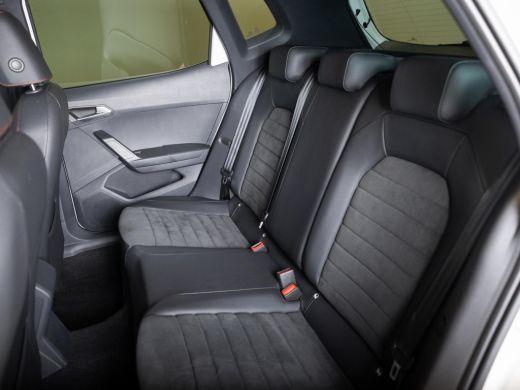 Seat Arona 1.0 TSI FR Business Connect / 110pk / Trekhaak / Dodehoek herkenning / Stoelverwarming / ActivLease financial lease