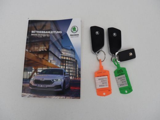 Skoda Octavia 1.4 TSI RS iV PHEV Business | Stoelverwarming | Matrix LED | Carplay | Sportstoelen | Keyless | V... ActivLease financial lease