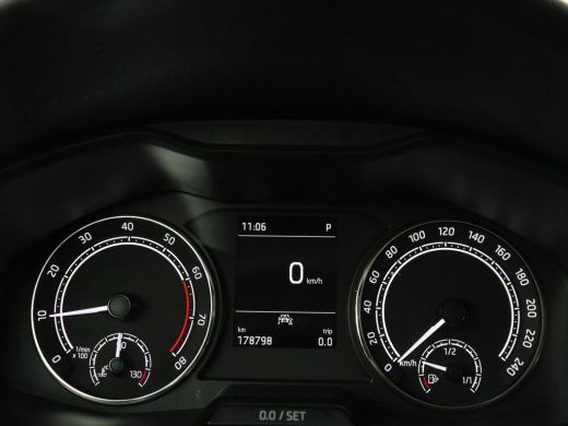 Skoda Scala 1.0 TSI Ambition | Automaat | Trekhaak | Carplay | Airco | Cruise control | Bluetooth | Full LED ActivLease financial lease