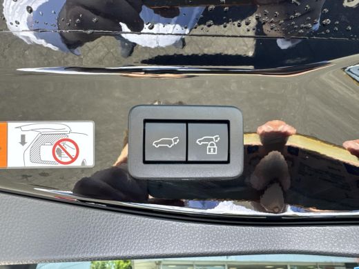 Toyota C-HR 2.0 Hybrid 200 Premi&egrave;re Edition 4WD | Panoramadak | Apple CarPlay/Android auto | Stuur en stoelve... ActivLease financial lease