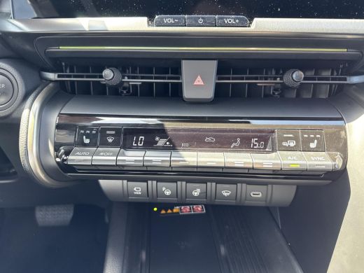 Toyota C-HR 2.0 Hybrid 200 Premi&egrave;re Edition 4WD | Panoramadak | Apple CarPlay/Android auto | Stuur en stoelve... ActivLease financial lease