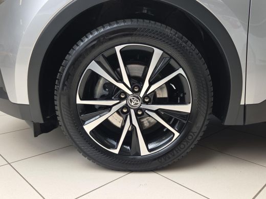 Toyota C-HR 2.0 Plug-in Hybrid 220 Dynamic | Apple CarPlay | Blindspot | Rijklaar incl. garantie | ActivLease financial lease