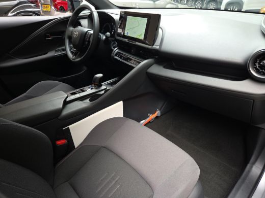 Toyota C-HR 2.0 Plug-in Hybrid 220 Dynamic | Apple CarPlay | Blindspot | Rijklaar incl. garantie | ActivLease financial lease