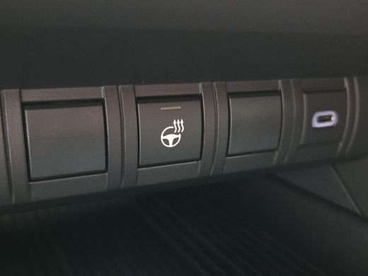 Toyota C-HR 2.0 Plug-in Hybrid 220 Dynamic | Apple CarPlay | Blindspot | Rijklaar incl. garantie | ActivLease financial lease