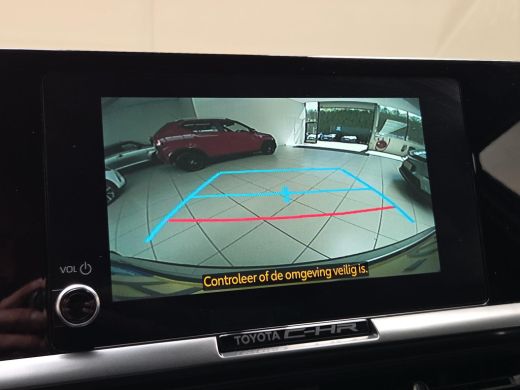 Toyota C-HR 2.0 Plug-in Hybrid 220 Dynamic | Apple CarPlay | Blindspot | Rijklaar incl. garantie | ActivLease financial lease