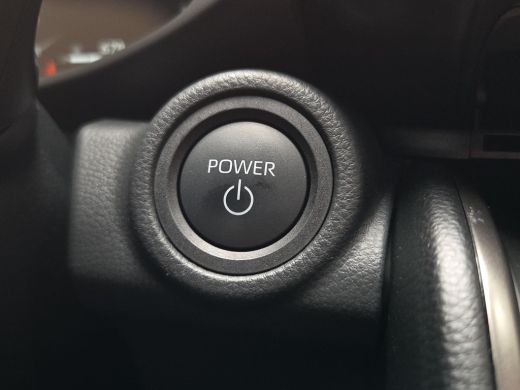 Toyota C-HR 2.0 Plug-in Hybrid 220 Dynamic | Apple CarPlay | Blindspot | Rijklaar incl. garantie | ActivLease financial lease