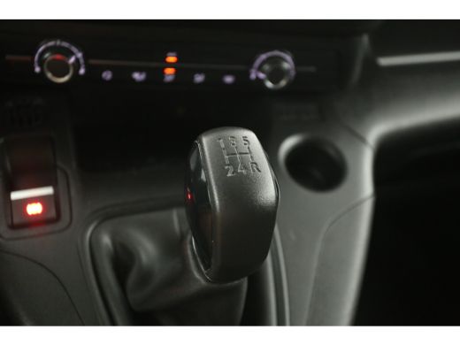 Toyota ProAce 1.5 D-4D 102PK | Airco | Camera | 3 Zits | Cruise | Carplay | Parkeersens. ActivLease financial lease