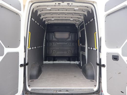 Volkswagen Crafter 35 2.0 TDI 177 PK AUT. L3H3 + 3000 KG TREKHAAK | ADAPTIVE CRUISE | LED | CAMERA | CARPLAY | STOEL... ActivLease financial lease