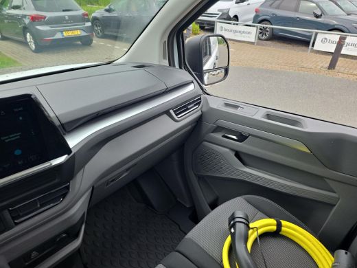 Volkswagen e-Transporter 32 L1H1 64 kWh | Side Assist | ACC | Achterdeuren | A.cam | LED ActivLease financial lease