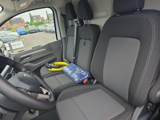 Volkswagen e-Transporter 32 L1H1 64 kWh | Side Assist | ACC | Achterdeuren | A.cam | LED ActivLease financial lease