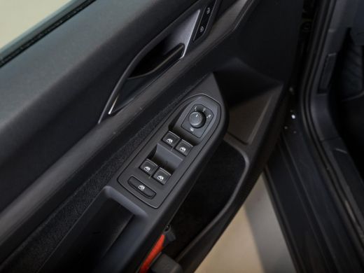 Volkswagen Golf 1.0 TSI Life / 110pk / Cruise / Airco / Klimaatregeling / Navigatie / Apple Carplay ActivLease financial lease
