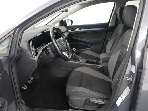 Volkswagen Golf 1.5 TSI Active Life | Trekhaak | Stoelverwarming | Carplay | Sfeerverlichting | Navigatie | Adapt... ActivLease financial lease