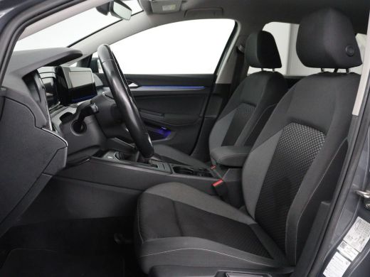 Volkswagen Golf 1.5 TSI Active Life | Trekhaak | Stoelverwarming | Carplay | Sfeerverlichting | Navigatie | Adapt... ActivLease financial lease