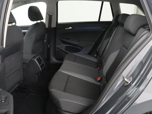 Volkswagen Golf 1.5 TSI Active Life | Trekhaak | Stoelverwarming | Carplay | Sfeerverlichting | Navigatie | Adapt... ActivLease financial lease