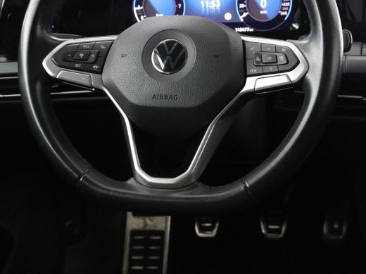 Volkswagen Golf 1.5 TSI Active Life | Trekhaak | Stoelverwarming | Carplay | Sfeerverlichting | Navigatie | Adapt... ActivLease financial lease