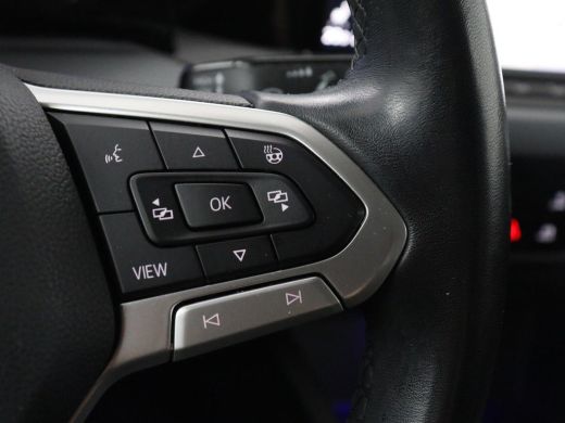 Volkswagen Golf 1.5 TSI Active Life | Trekhaak | Stoelverwarming | Carplay | Sfeerverlichting | Navigatie | Adapt... ActivLease financial lease