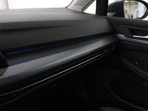 Volkswagen Golf 1.5 TSI Active Life | Trekhaak | Stoelverwarming | Carplay | Sfeerverlichting | Navigatie | Adapt... ActivLease financial lease