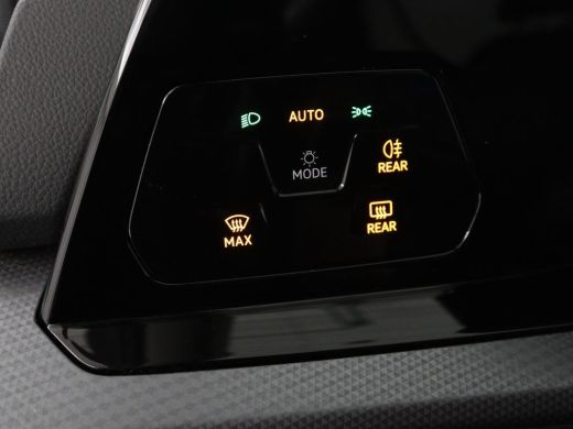 Volkswagen Golf 1.5 TSI Active Life | Trekhaak | Stoelverwarming | Carplay | Sfeerverlichting | Navigatie | Adapt... ActivLease financial lease