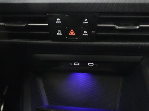 Volkswagen Golf 1.5 TSI Active Life | Trekhaak | Stoelverwarming | Carplay | Sfeerverlichting | Navigatie | Adapt... ActivLease financial lease