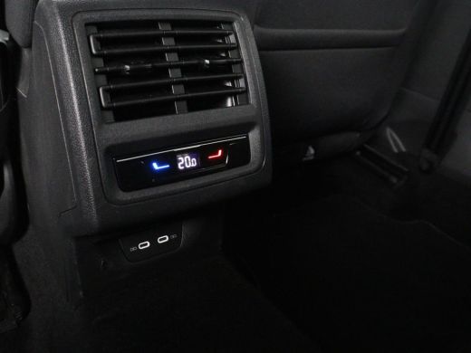 Volkswagen Golf 1.5 TSI Active Life | Trekhaak | Stoelverwarming | Carplay | Sfeerverlichting | Navigatie | Adapt... ActivLease financial lease