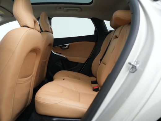Volvo  V40 Cross Country T3 Polar+ Luxury | ZGAN - 17.999 km!! | Leder | Harman/Kardon | Panoramadak | Camer... ActivLease financial lease