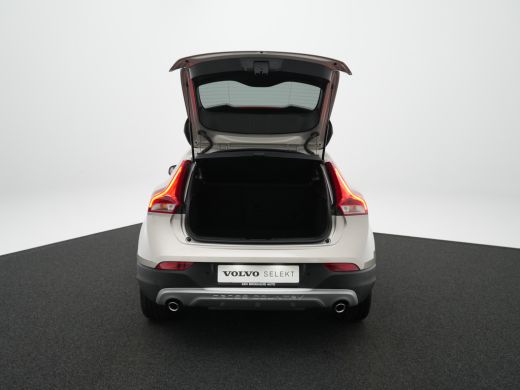 Volvo  V40 Cross Country T3 Polar+ Luxury | ZGAN - 17.999 km!! | Leder | Harman/Kardon | Panoramadak | Camer... ActivLease financial lease