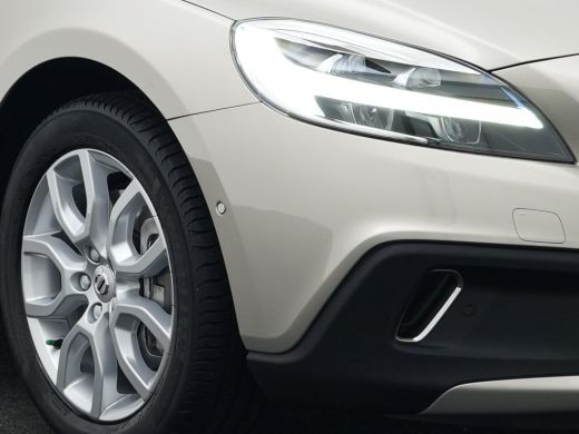 Volvo  V40 Cross Country T3 Polar+ Luxury | ZGAN - 17.999 km!! | Leder | Harman/Kardon | Panoramadak | Camer... ActivLease financial lease