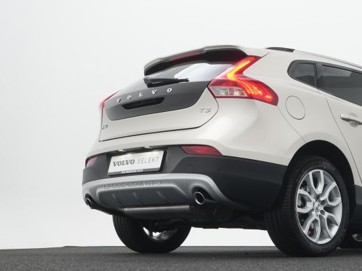 Volvo  V40 Cross Country T3 Polar+ Luxury | ZGAN - 17.999 km!! | Leder | Harman/Kardon | Panoramadak | Camer... ActivLease financial lease