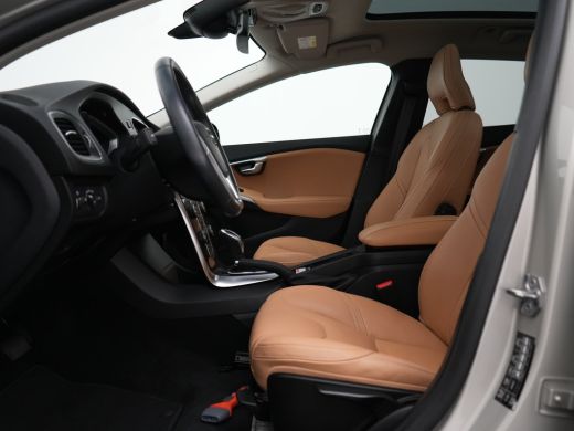 Volvo  V40 Cross Country T3 Polar+ Luxury | ZGAN - 17.999 km!! | Leder | Harman/Kardon | Panoramadak | Camer... ActivLease financial lease