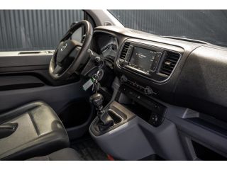 Opel Vivaro 2.0 L2H1 125PK | Bedrijfswageninrichting | Cruise | Carplay | Camera | Airco | PDC | Trekhaak