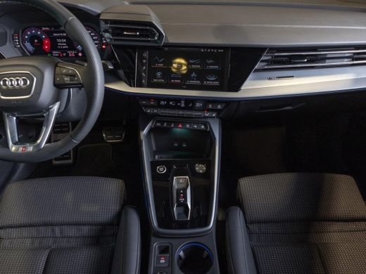 Audi A3 Sportback 35 TFSI 2x S-Line edition / 150pk / Panorama dak / Sonos / Achteruitrij camera / ActivLease financial lease