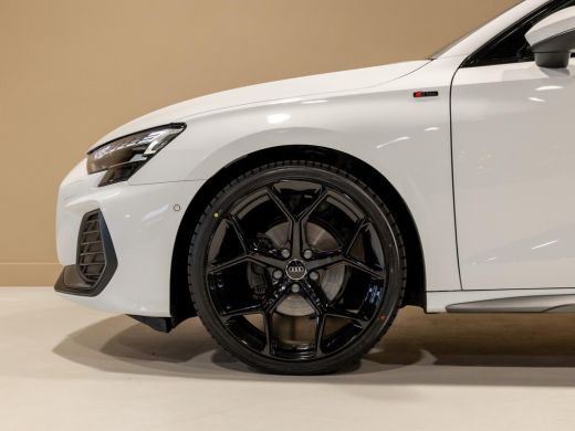 Audi A3 Sportback 35 TFSI S-Line edition / 150pk / Panorama dak / Sonos / Achteruitrij camera / ActivLease financial lease