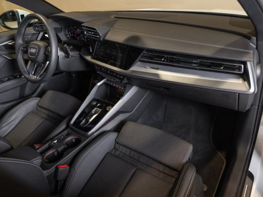 Audi A3 Sportback 35 TFSI S-Line edition / 150pk / Panorama dak / Sonos / Achteruitrij camera / ActivLease financial lease
