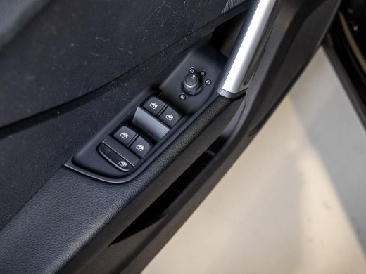 Audi Q2 35 TFSI Advanced edition / 150pk / Stoelverwarming / Adaptieve cruise control / Elektrische achte... ActivLease financial lease